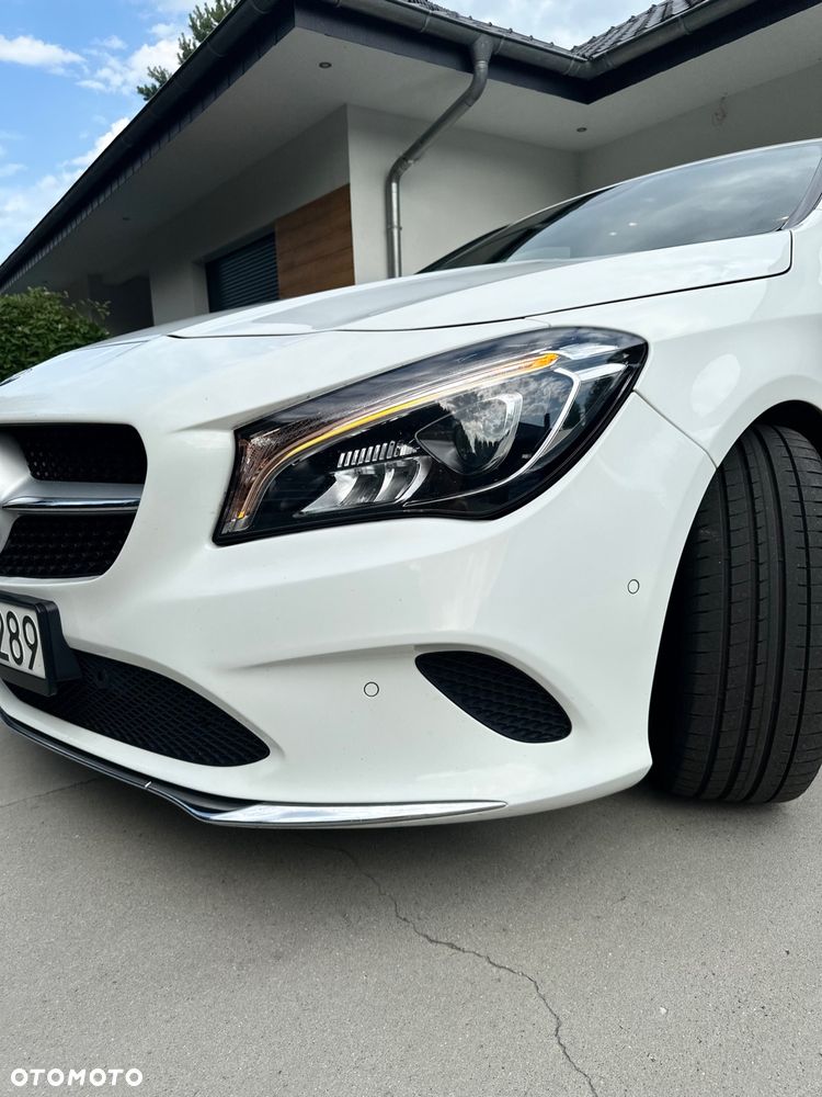 Mercedes-Benz CLA 180 7G-DCT Urban - 11
