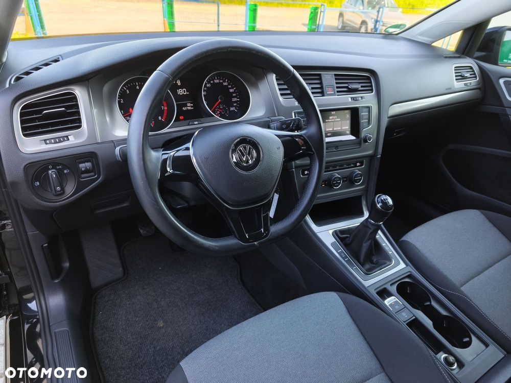 Volkswagen Golf - 25