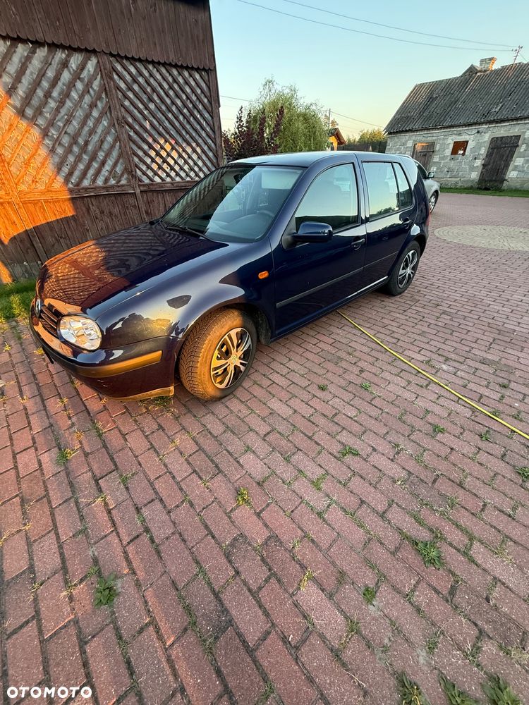 Volkswagen Golf 1.6 Basis - 2