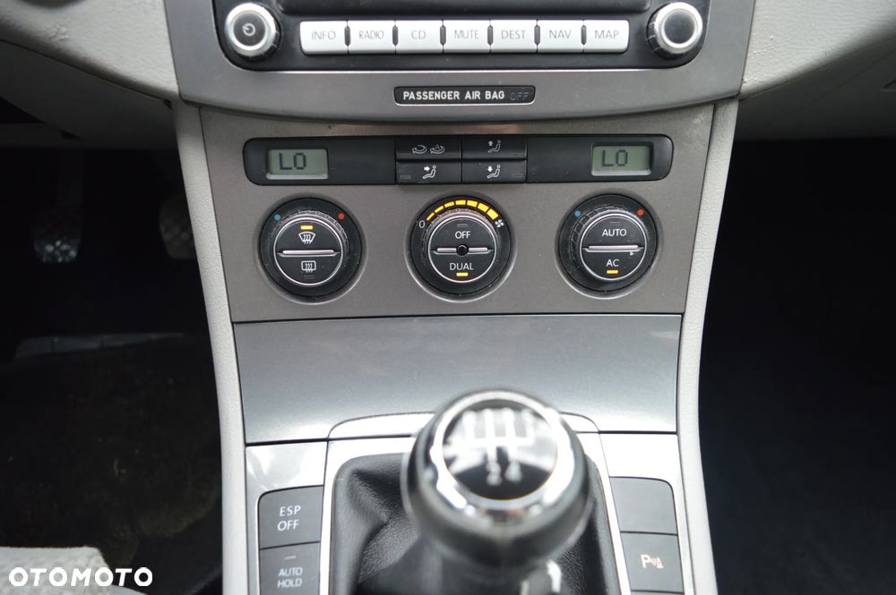 Volkswagen Passat 1.9 TDI Highline - 19