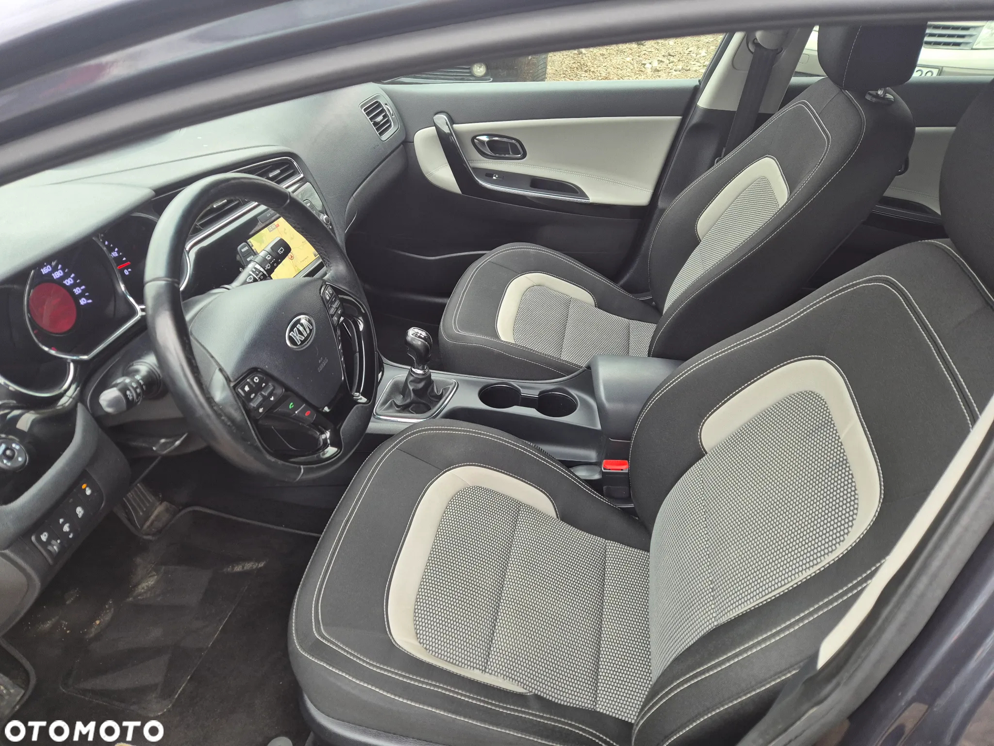 Kia Ceed 1.6 GDI ISG Dream-Team Edition - 10