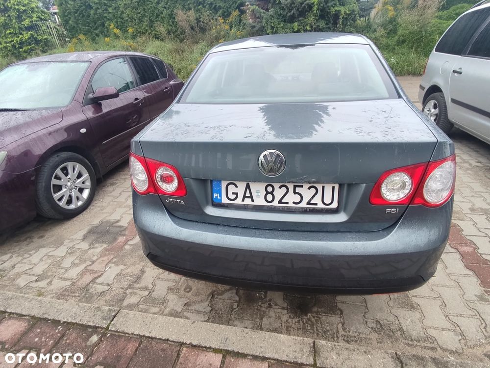 Volkswagen Jetta 1.6 FSI Comfortline - 7