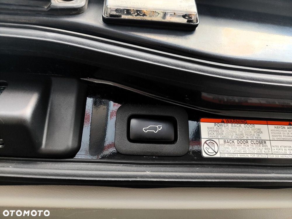 Toyota Land Cruiser - 36