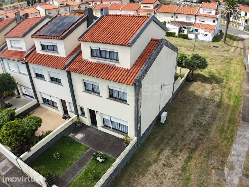 Moradia T3 + Sótão | Vista Mar | Horta, Faial, Açores - Grande imagem: 4/31