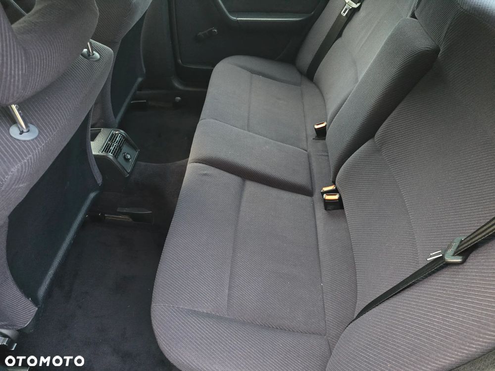 Audi 100 2.6 E - 24
