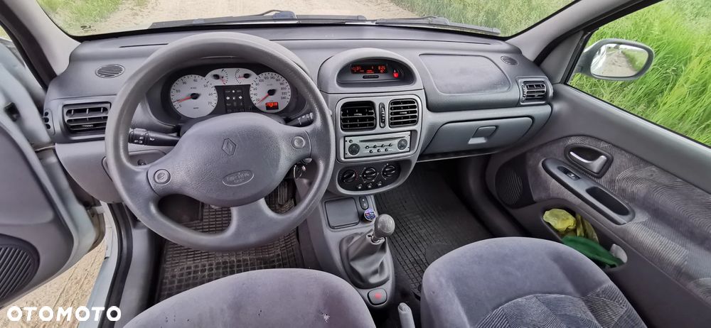 Renault Clio 1.9 DTi RXE - 5