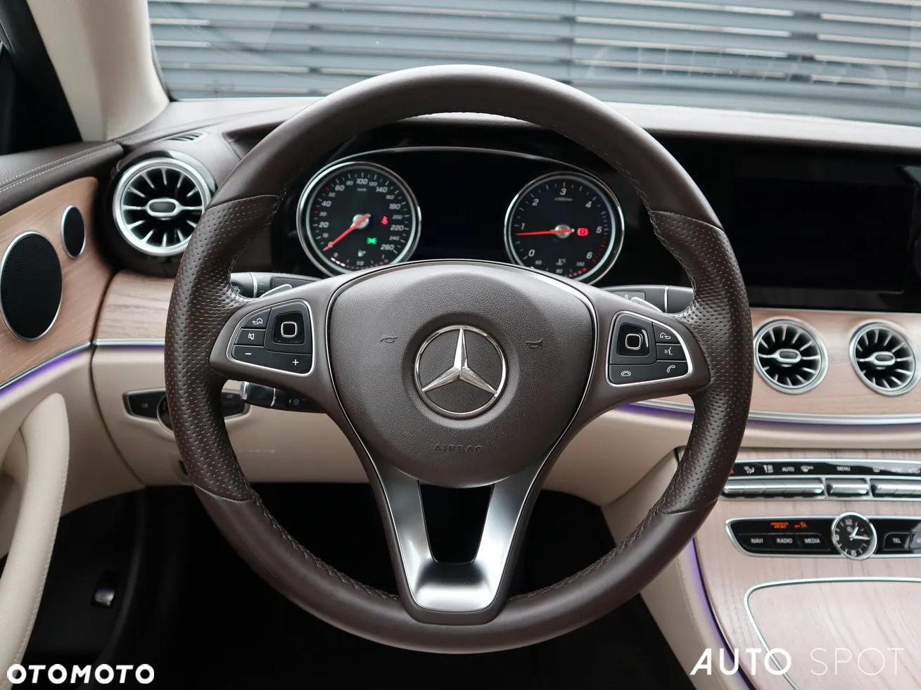 Mercedes-Benz Klasa E 220 d Coupe 9G-TRONIC - 22