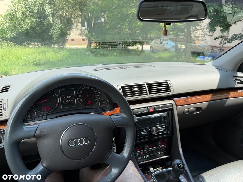 Audi A4 Limousine - 14