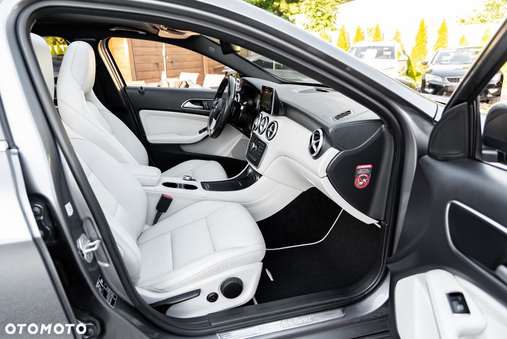 Mercedes-Benz Klasa A 250 4Matic 7G-DCT AMG Line - 24