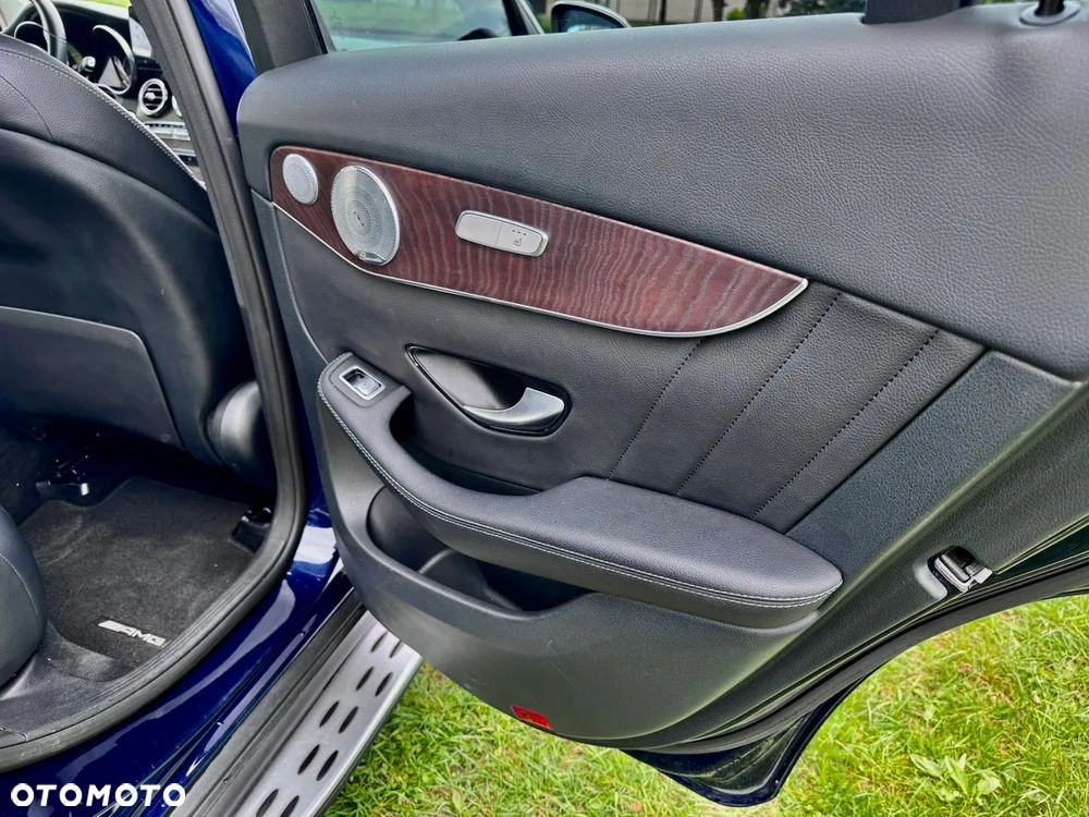 Mercedes-Benz GLC 250 4Matic 9G-TRONIC AMG Line - 25