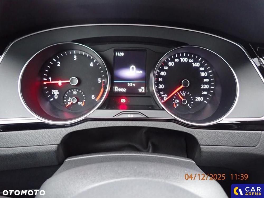 Volkswagen Passat - 13