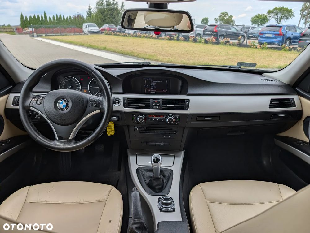 BMW Seria 3 318d Sport Line - 24