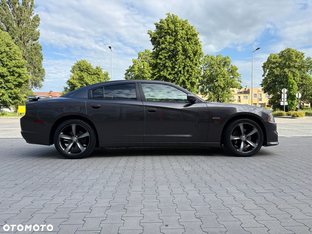 Dodge Charger 5.7 V8 RT - 13