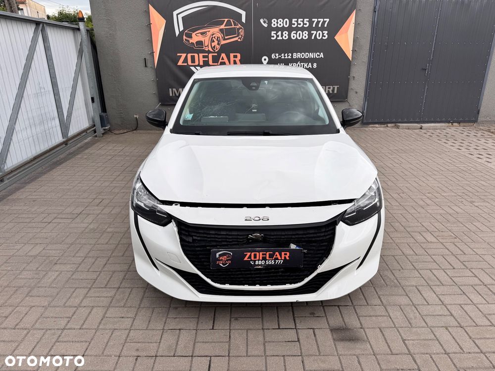 Peugeot 208 - 8