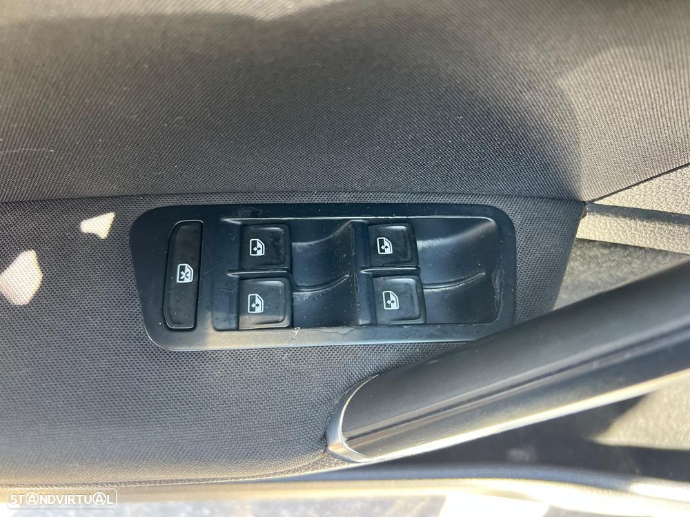 Volkswagen Golf 1.6 TDi GPS Edition — fotografia 10