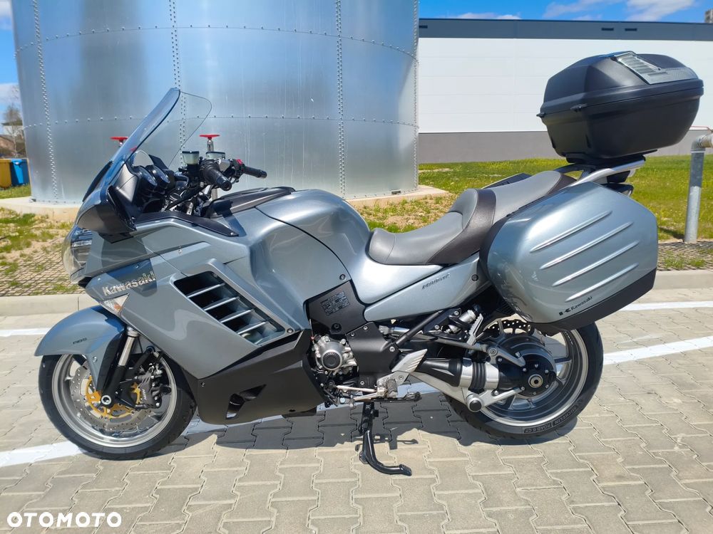 Kawasaki GTR - 8