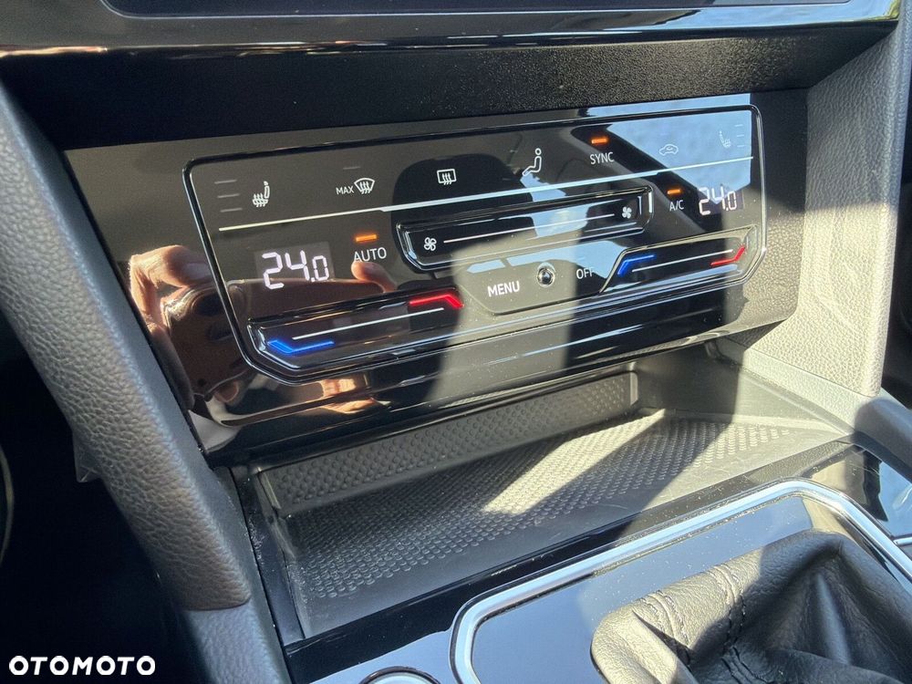 Volkswagen Passat - 29
