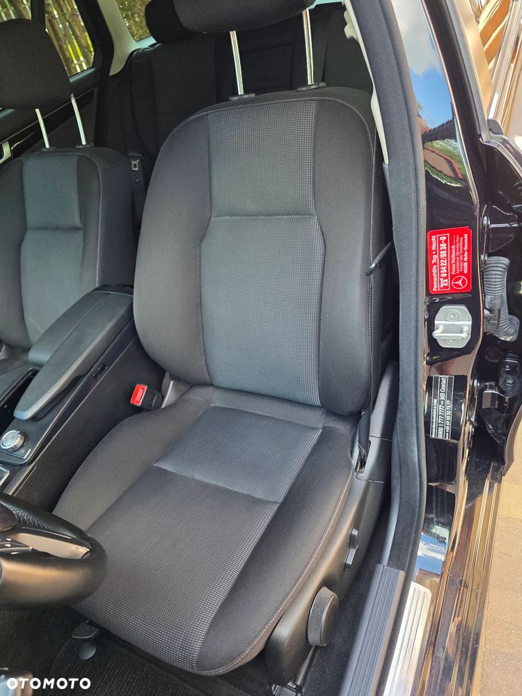 Mercedes-Benz Klasa C 180 BlueEFFICIENCY Elegance - 33