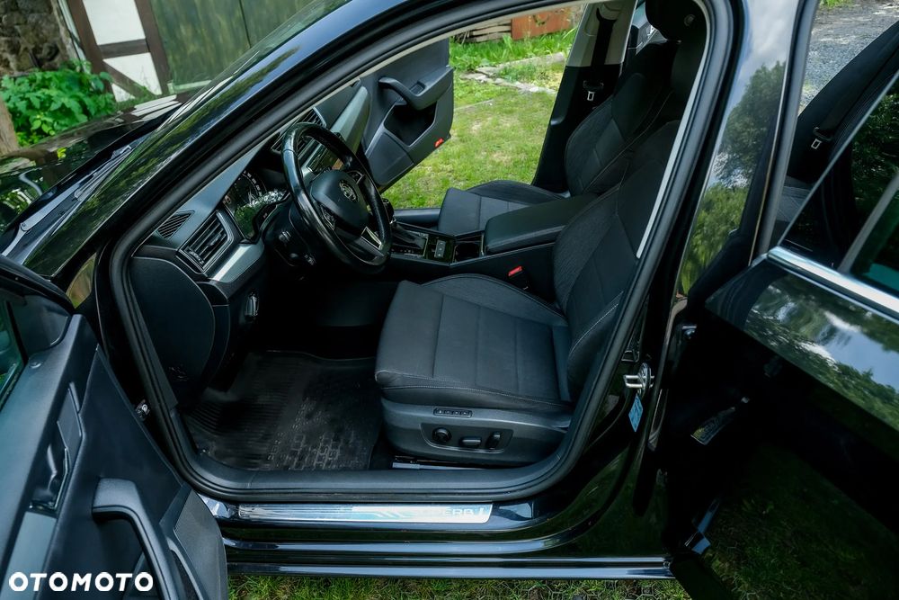 Skoda Superb 2.0 TDI DSG Premium Edition - 17