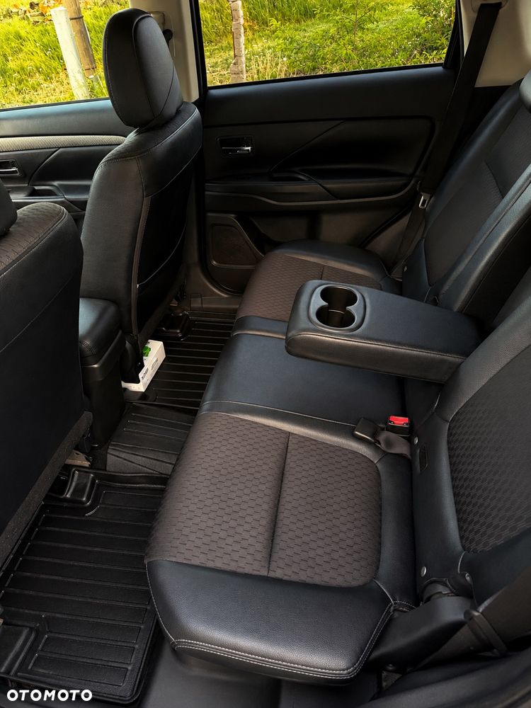 Mitsubishi Outlander 2.2 DID Intense + 4WD - 22