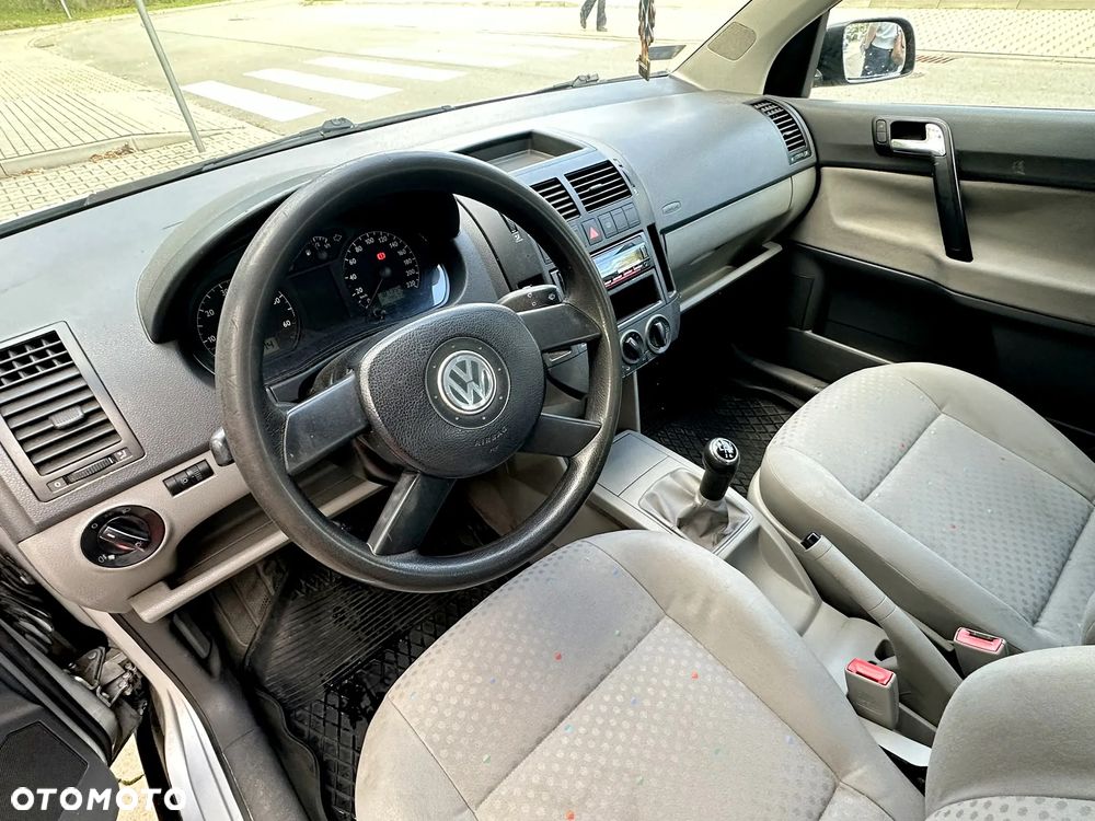 Volkswagen Polo 1.4 16V Comfortline - 9