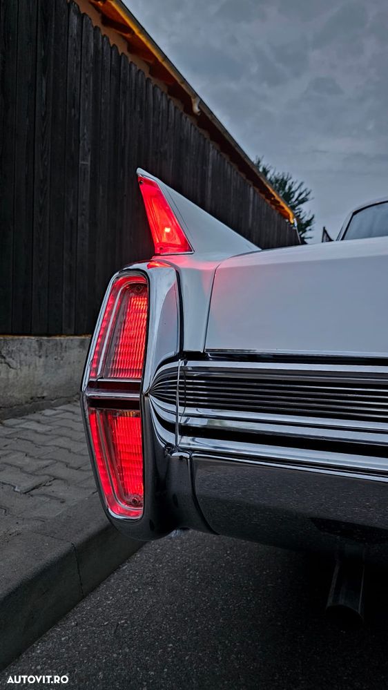 Cadillac Deville - 12