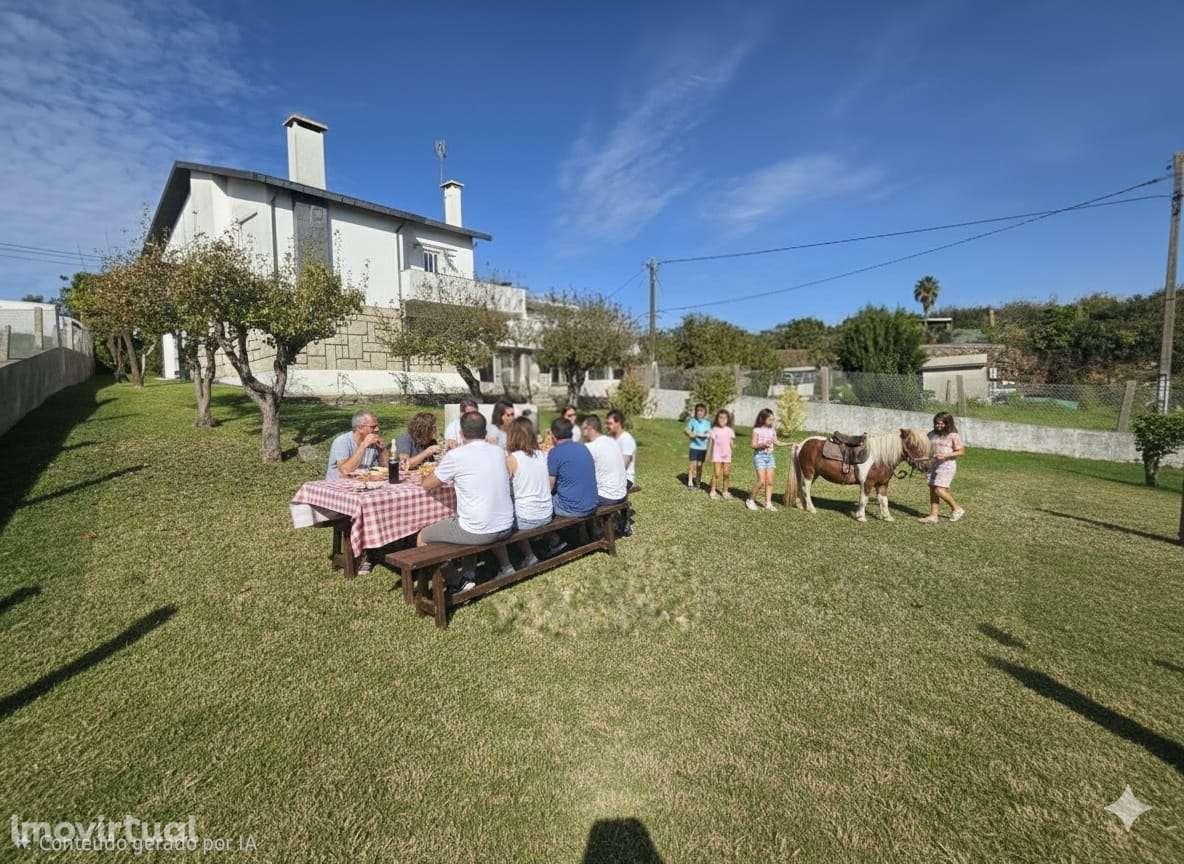 Moradia T4 com jardim e garagem em Lourosa - Grande imagem: 2/31