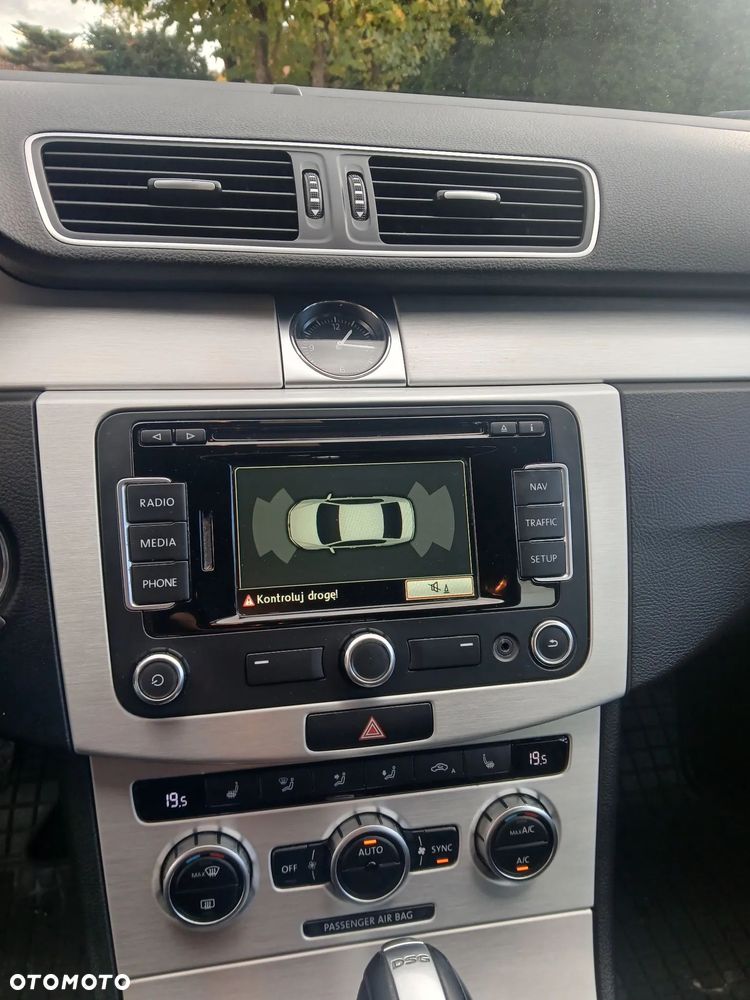 Volkswagen Passat - 8