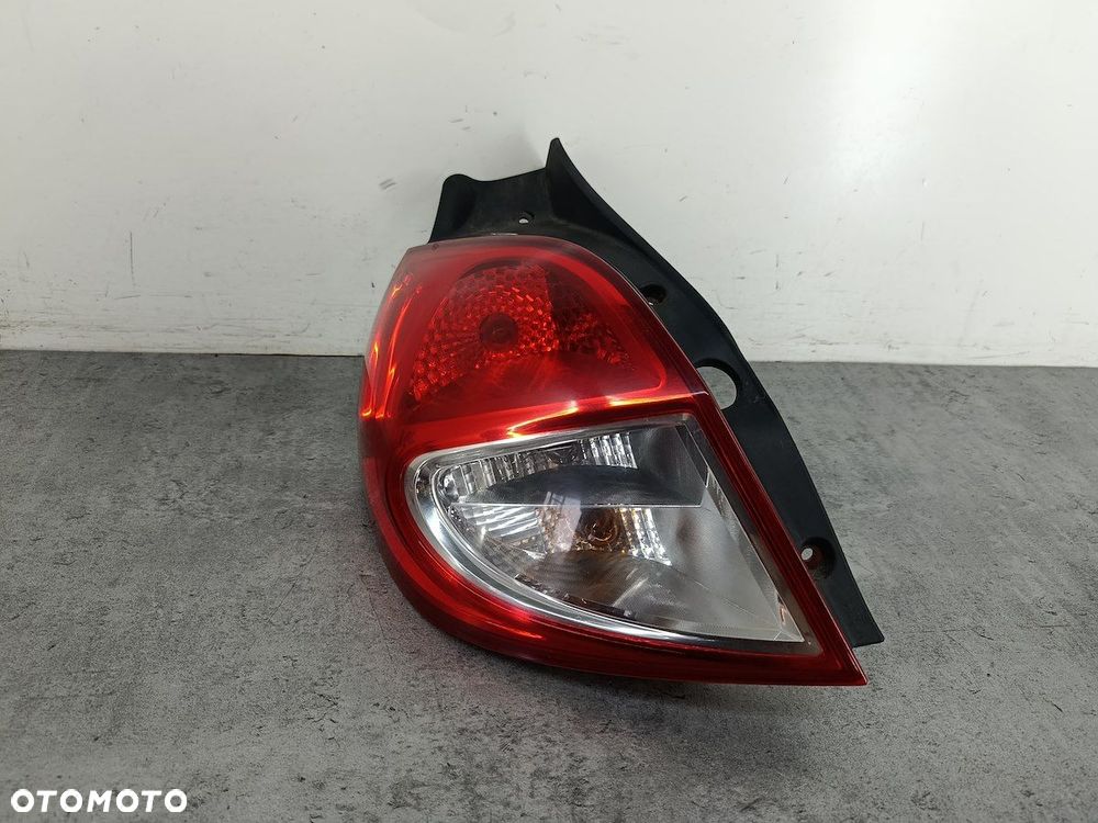 LAMPA TYLNA LEWA RENAULT CLIO III 8200776048 HATCHBACK - 1