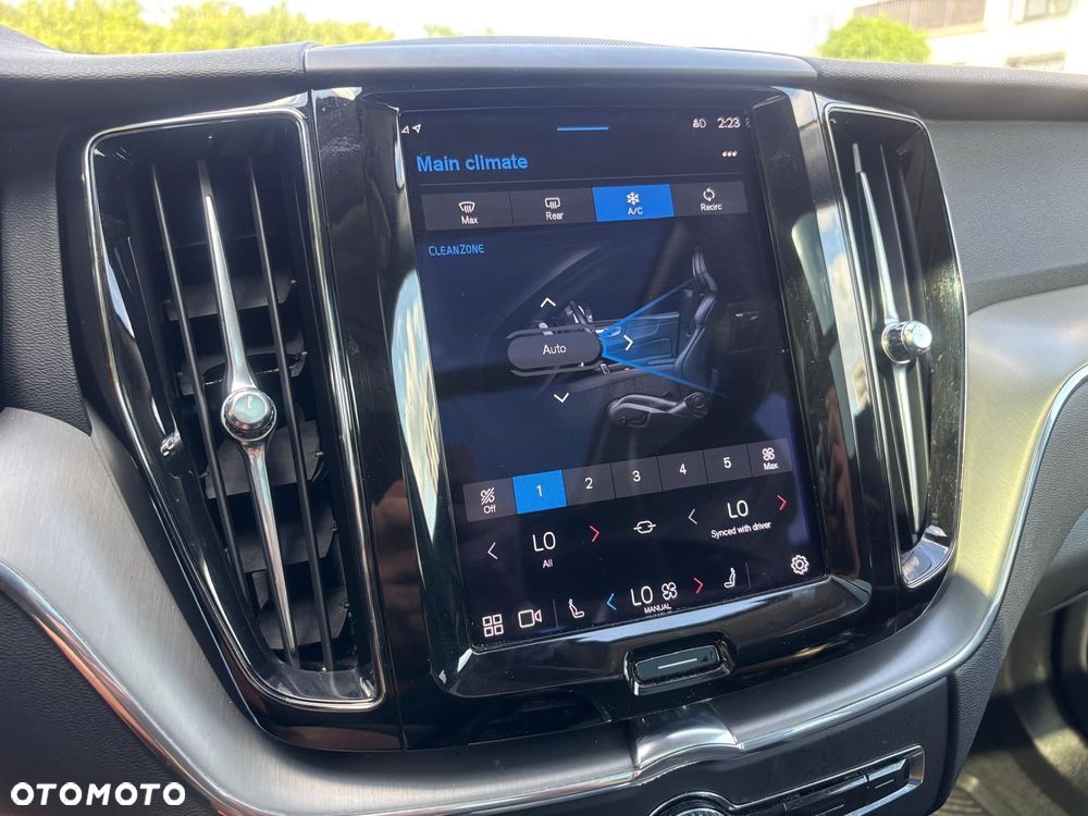 Volvo XC 60 B6 B AWD Momentum Pro - 10