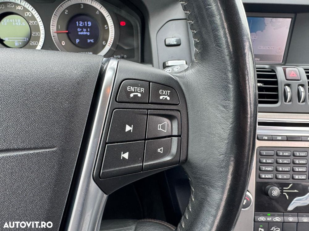 Volvo XC 60 D5 AWD Aut. Momentum - 23