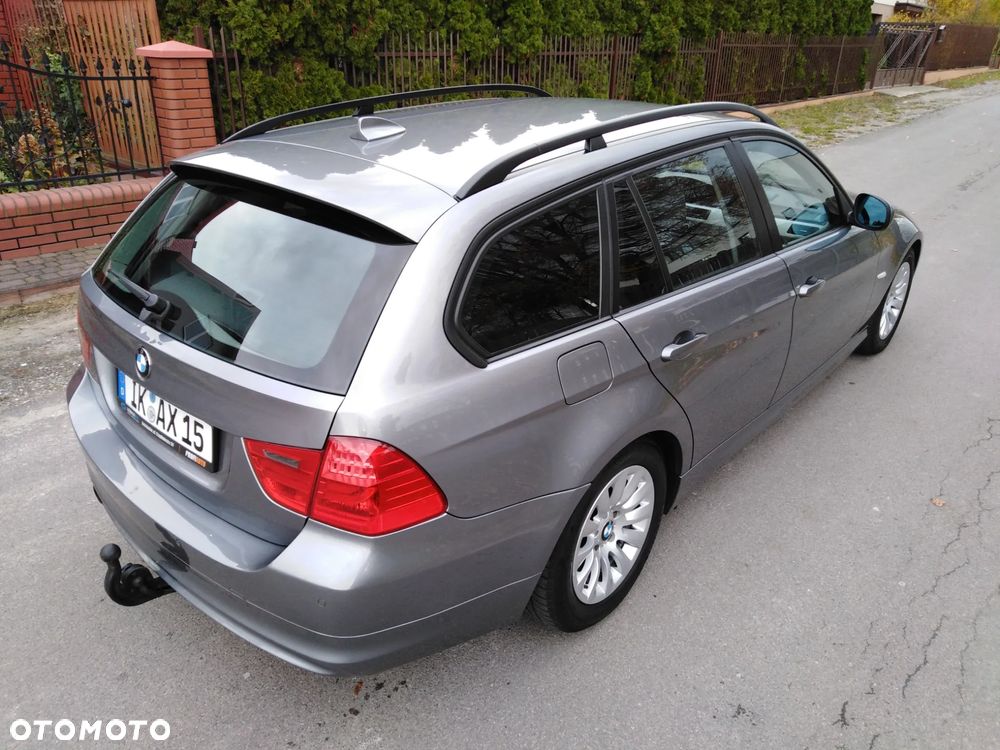 BMW Seria 3 320d DPF Touring Efficient Dynamics Edition - 16