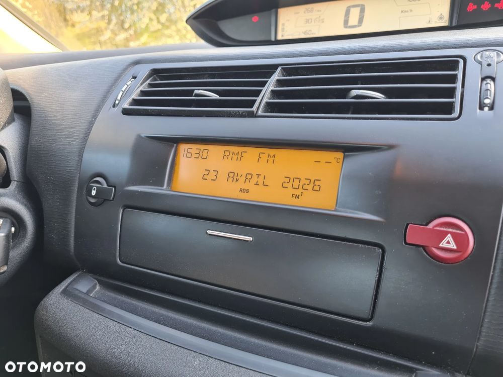 Citroën C4 1.4 16V Style - 25