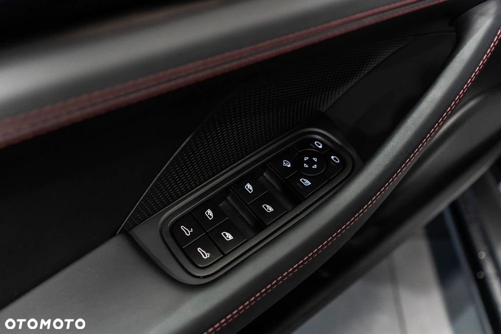 Porsche Panamera - 25