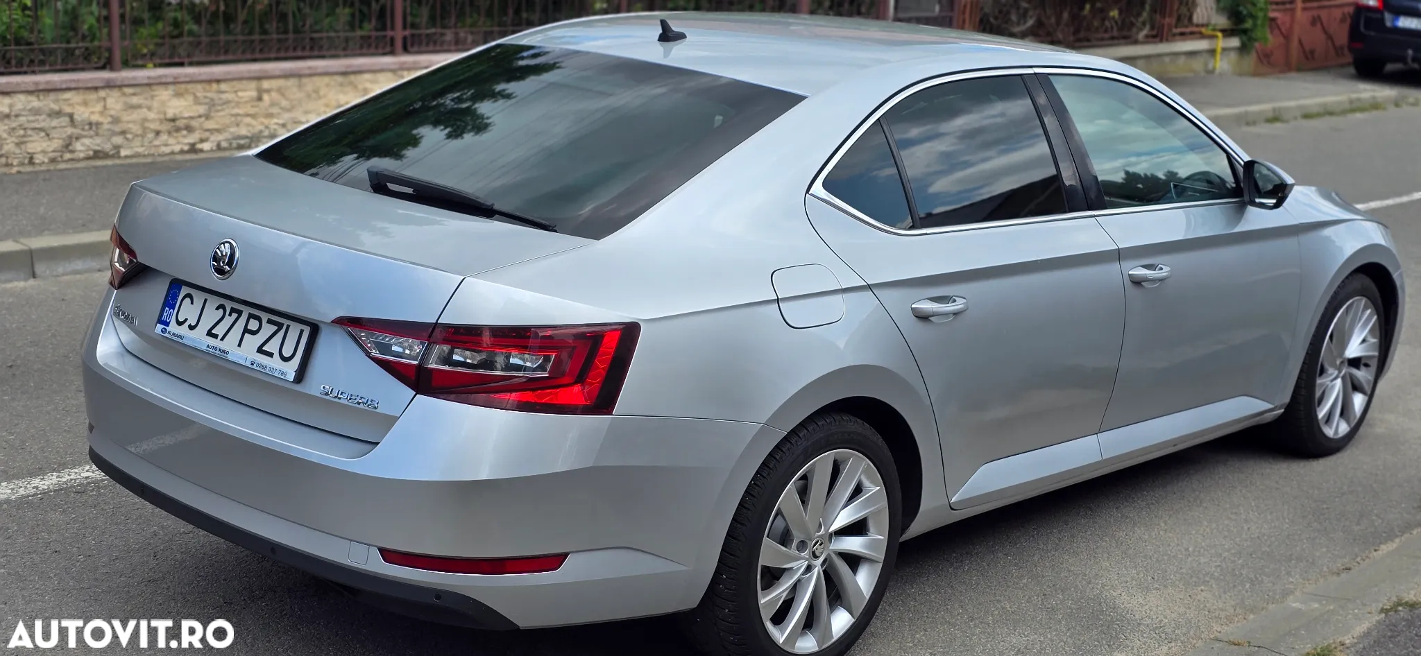Skoda Superb 2.0 TDI DSG Style - 4