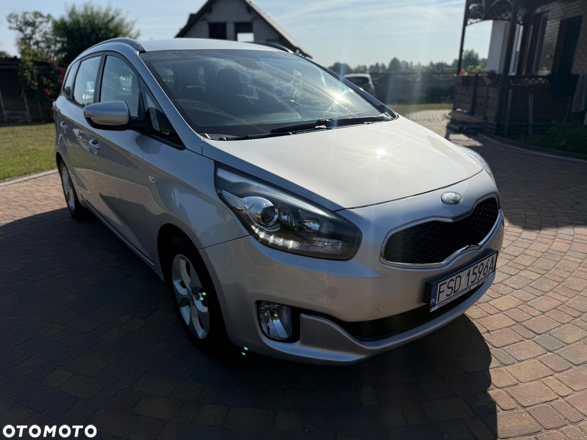 Kia Carens - 9