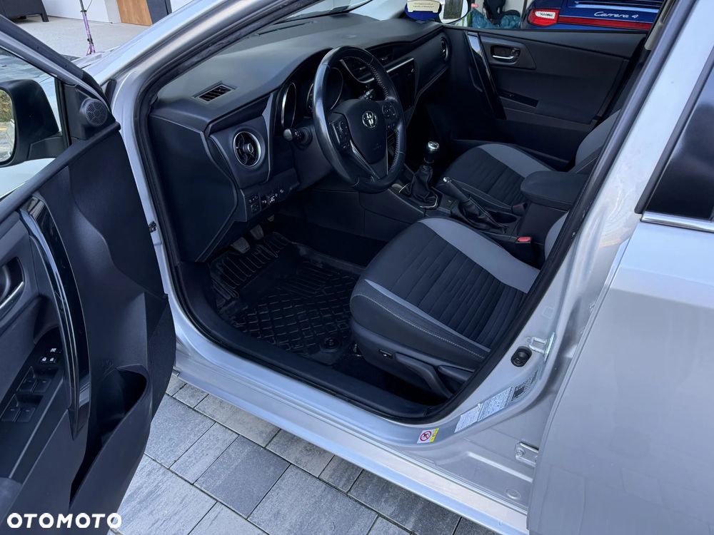 Toyota Auris 1.6 Prestige - 9