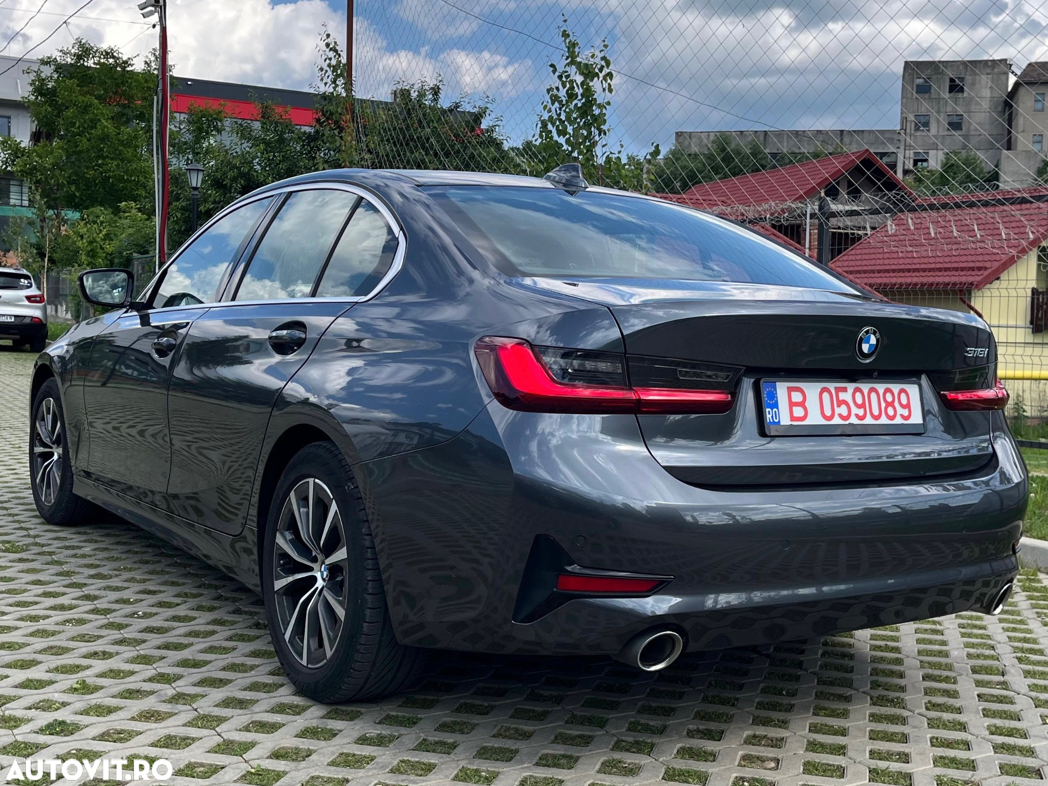 BMW Seria 3 318i AT - 13