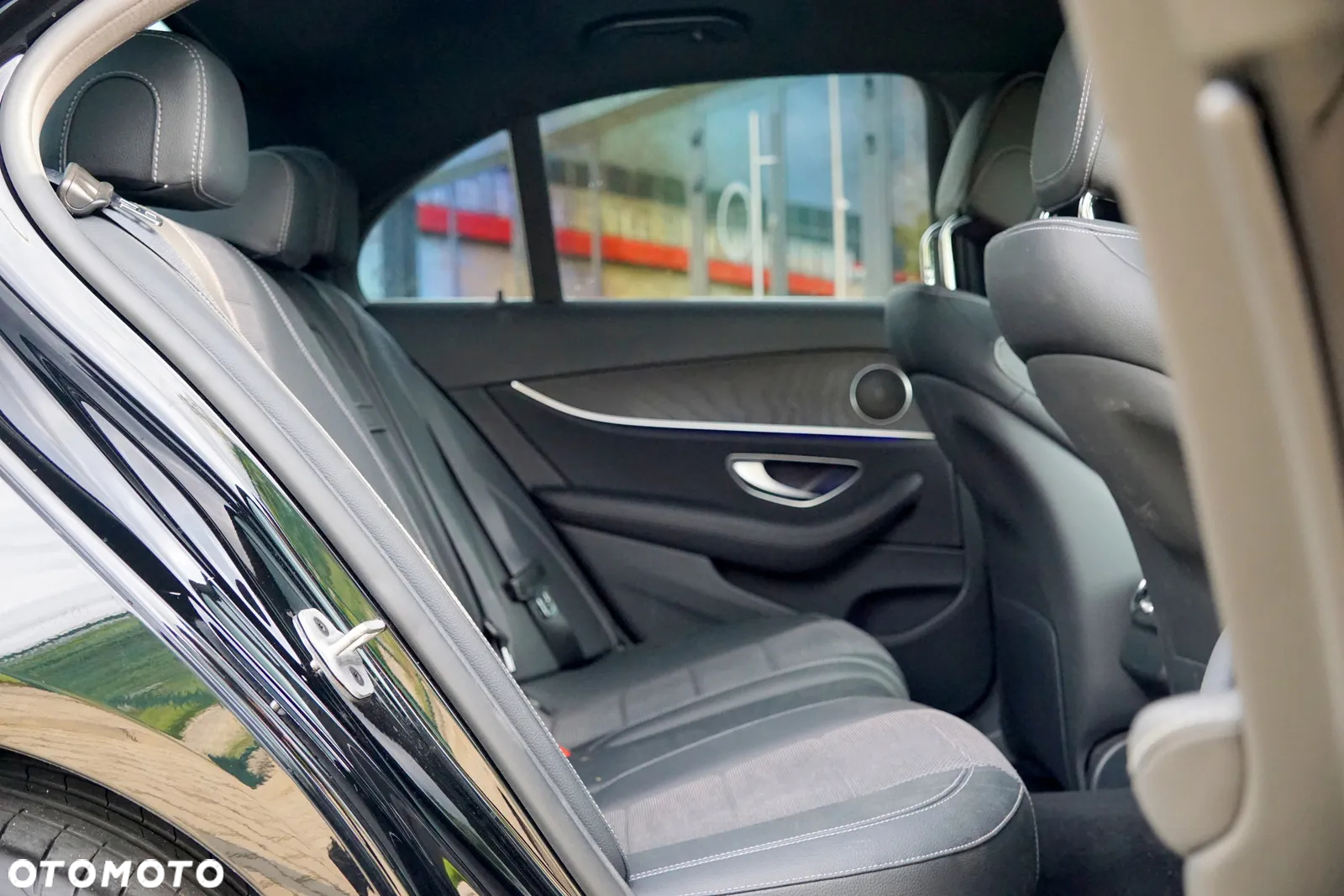 Mercedes-Benz Klasa E 300 9G-TRONIC Avantgarde - 25