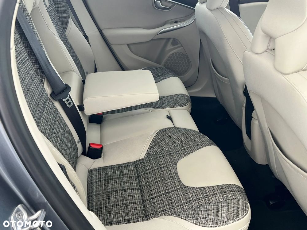 Volvo V40 Cross Country D3 Momentum - 21