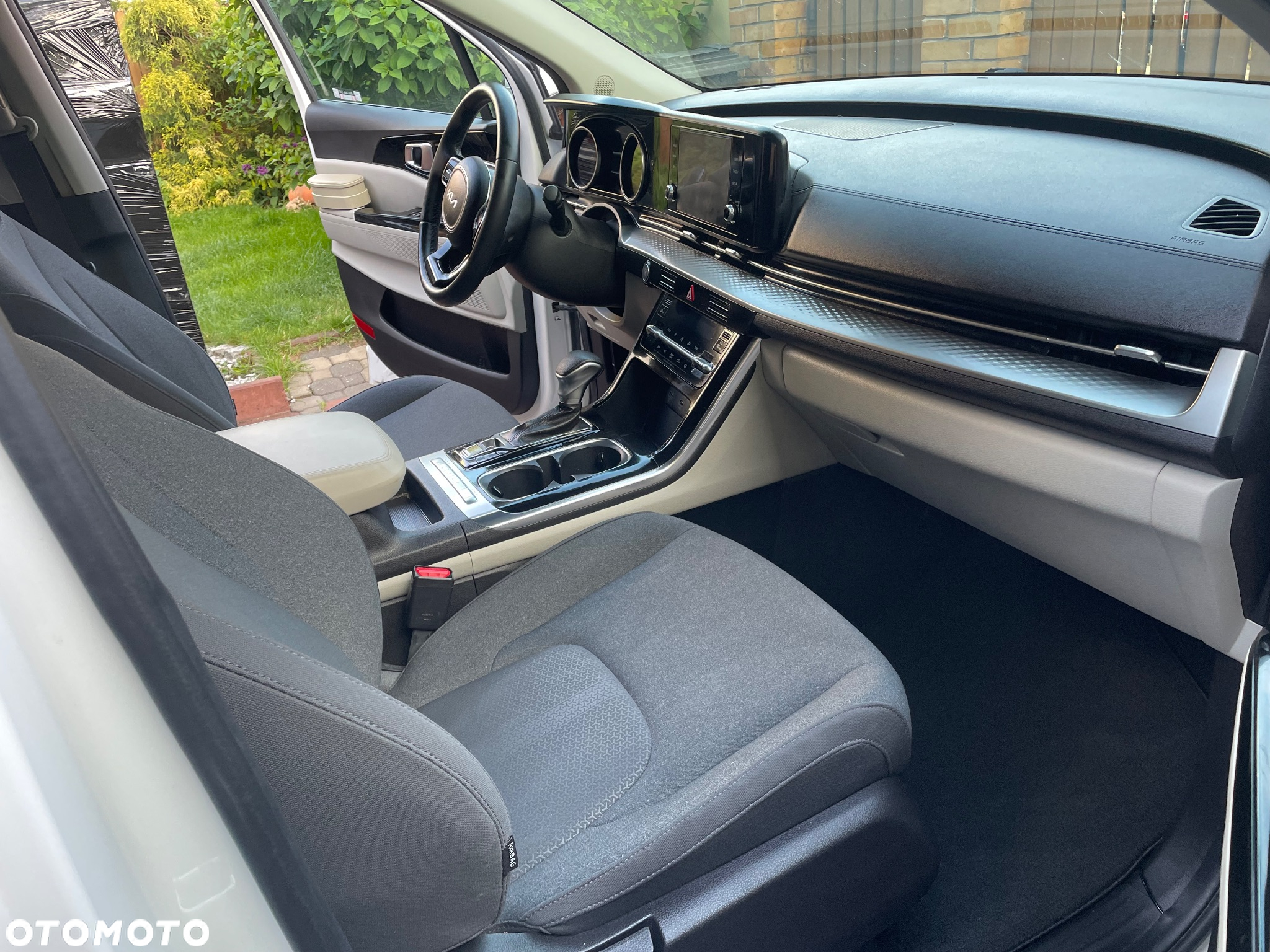 Kia Carnival - 33