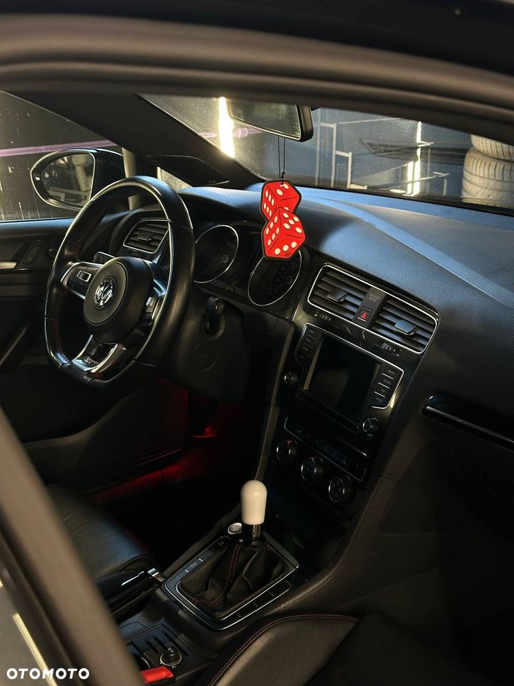Volkswagen Golf - 11