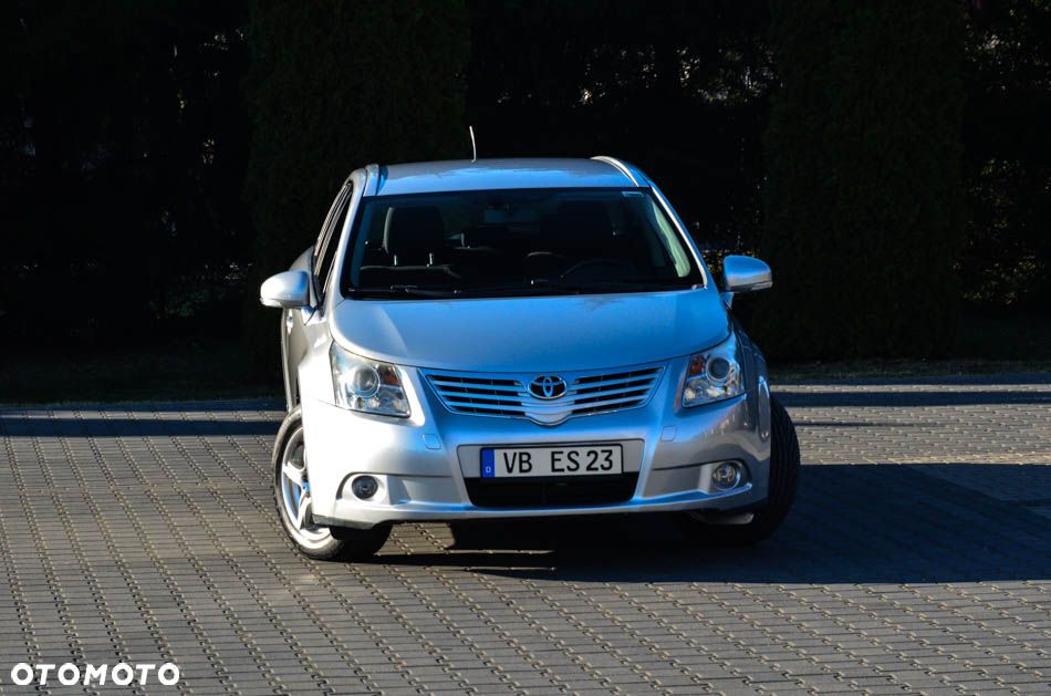 Toyota Avensis 1.8 Comfort - 1