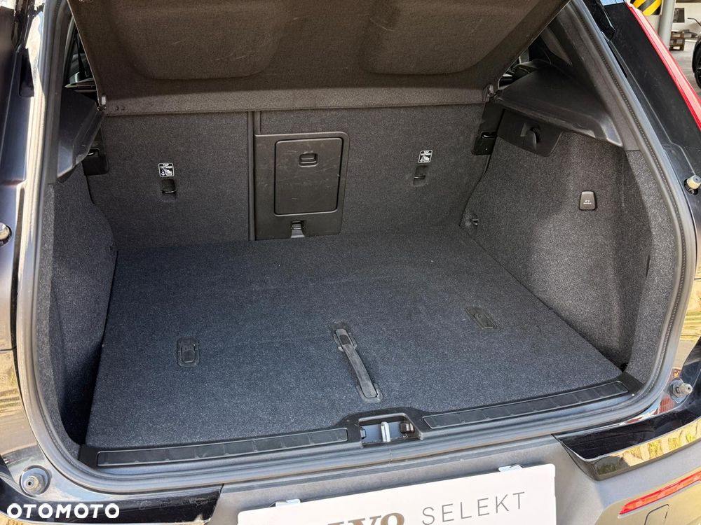 Volvo XC 40 B3 Plus Dark - 24