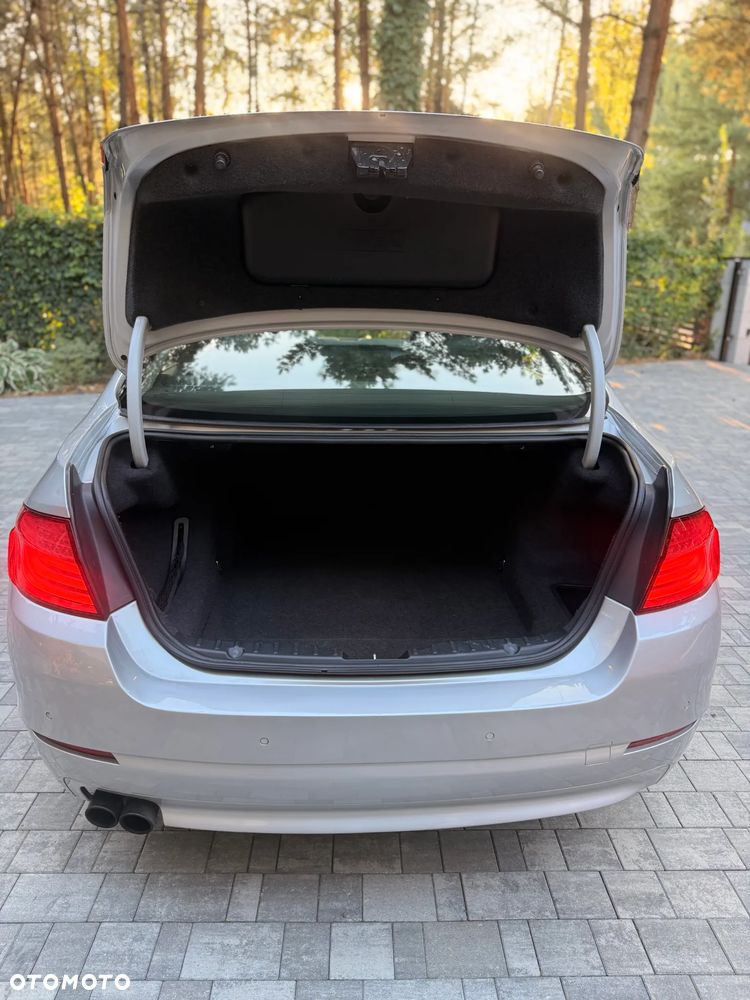 BMW Seria 5 525d - 13