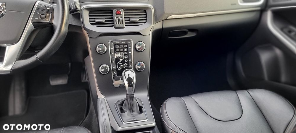 Volvo V40 Cross Country - 15