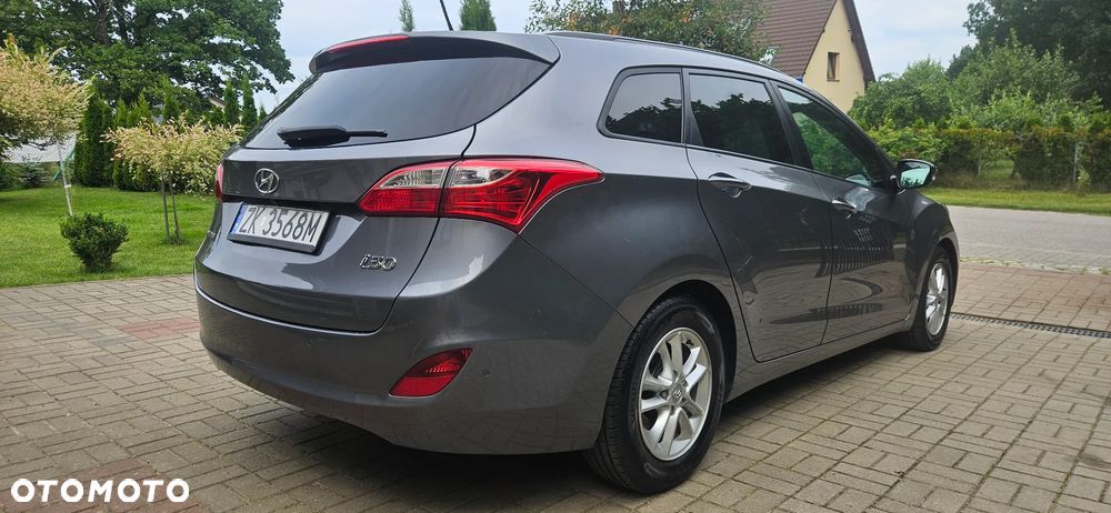 Hyundai i30 blue Kombi 1.6 CRDi Classic Navigation - 9