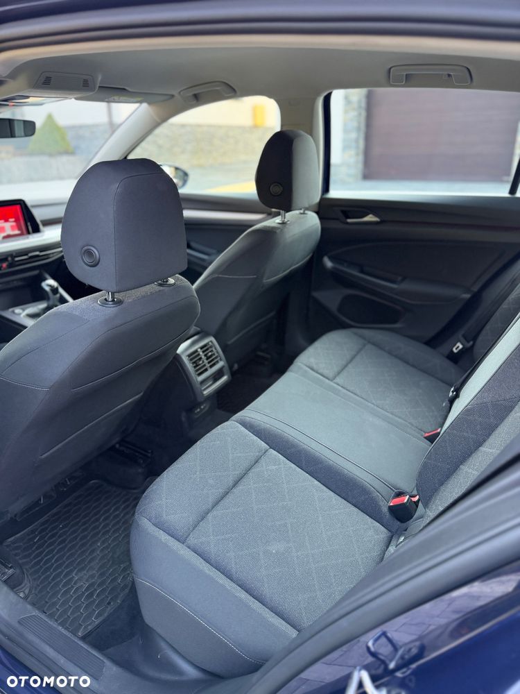 Volkswagen Golf - 8