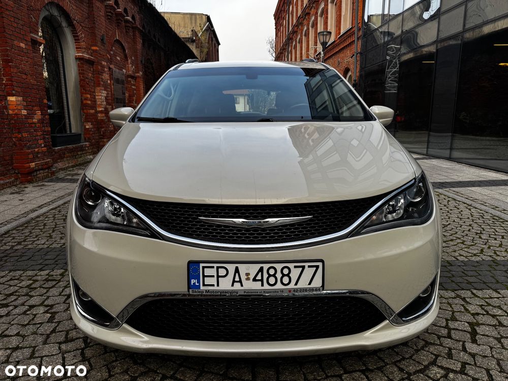 Chrysler Pacifica - 2