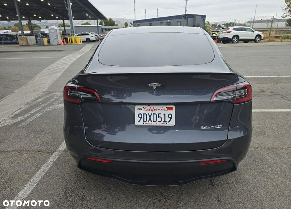 Tesla Model Y 2023 photo 5